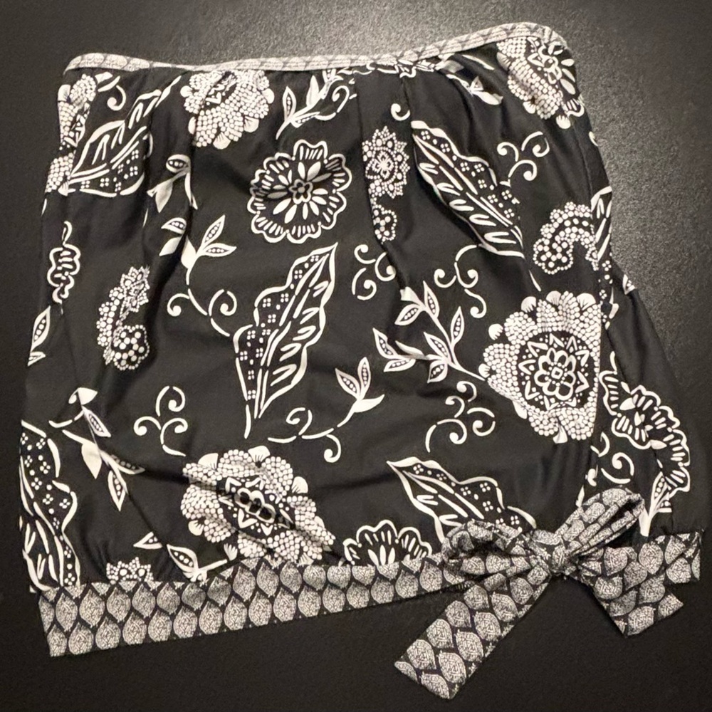 Black and White Floral Women's Swim Top